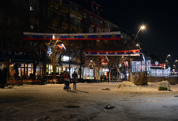 БИЛБОРДИ ЗА ДОБРОДОШЛИЦУ: Север КиМ окићен руским заставама и сликама Владимира Путина (ФОТО)